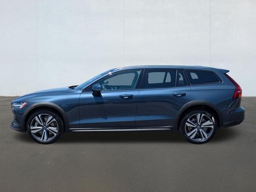 Denim Blue Metallic 2026 Volvo V60 Cross Country Plus, B5 AWD Gas (mild hybrid)