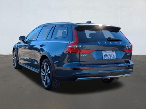 2024 Volvo V60 Cross Country B5 Plus