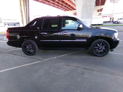 Black 2013 Chevrolet Avalanche LTZ