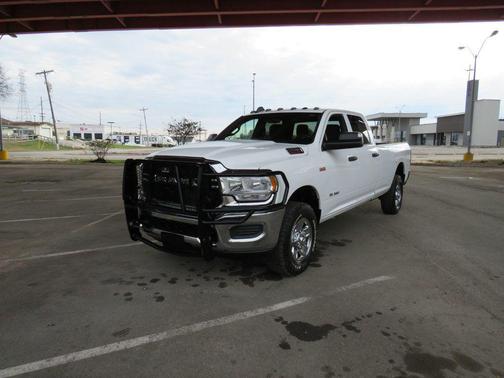 2022 RAM 2500 Tradesman Crew Cab 4x4 8' Box