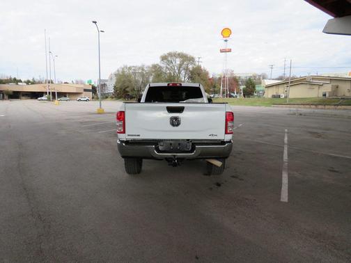 2022 RAM 2500 Tradesman Crew Cab 4x4 8' Box