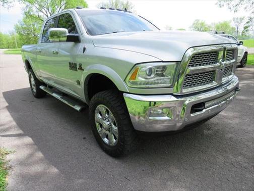 2017 RAM 2500 Laramie Crew Cab 4x4 6'4' Box
