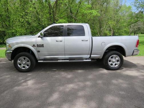 2017 RAM 2500 Laramie Crew Cab 4x4 6'4' Box
