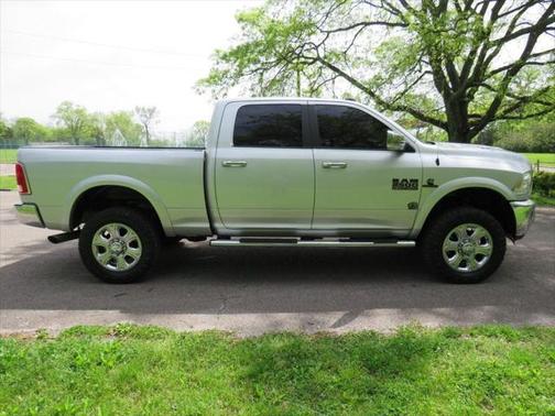 2017 RAM 2500 Laramie Crew Cab 4x4 6'4' Box