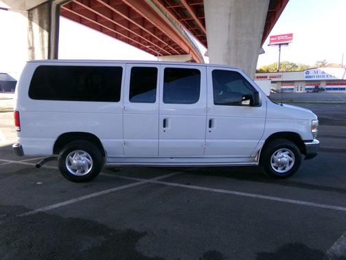 2014 Ford E350 Super Duty XLT