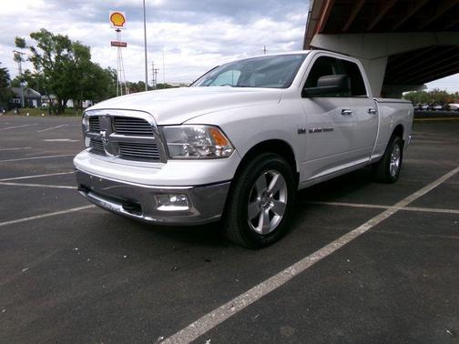 Bright White 2012 RAM 1500 SLT