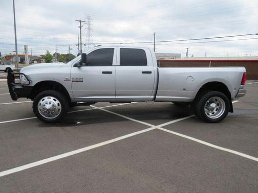 2018 RAM 3500 Tradesman Crew Cab 4x4 8' Box