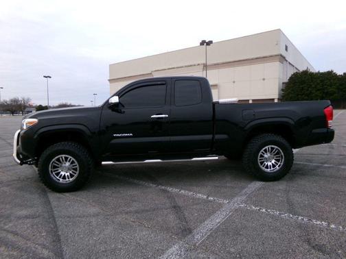 2017 Toyota Tacoma SR