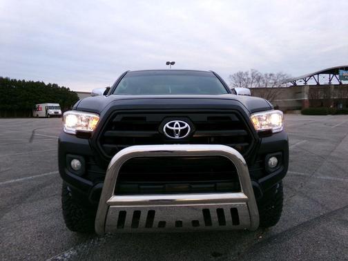 2017 Toyota Tacoma SR