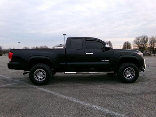 2017 Toyota Tacoma SR