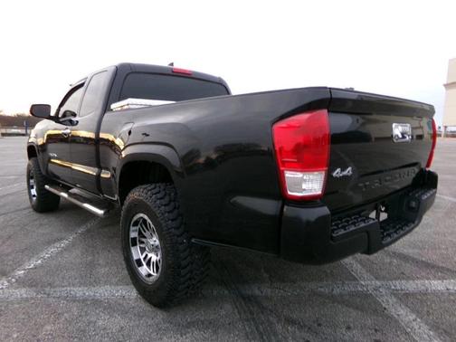 2017 Toyota Tacoma SR