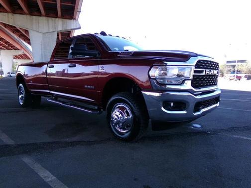 2022 RAM 3500 Big Horn Crew Cab 4x4 8' Box