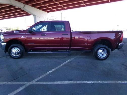 2022 RAM 3500 Big Horn Crew Cab 4x4 8' Box
