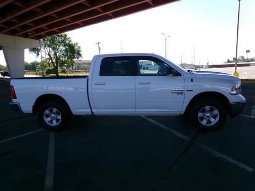 Bright White Clearcoat 2019 RAM 1500 Big Horn