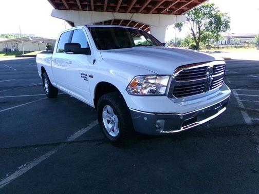 Bright White Clearcoat 2019 RAM 1500 Big Horn