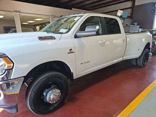 2020 RAM 3500 Big Horn Crew Cab 4x4 8' Box