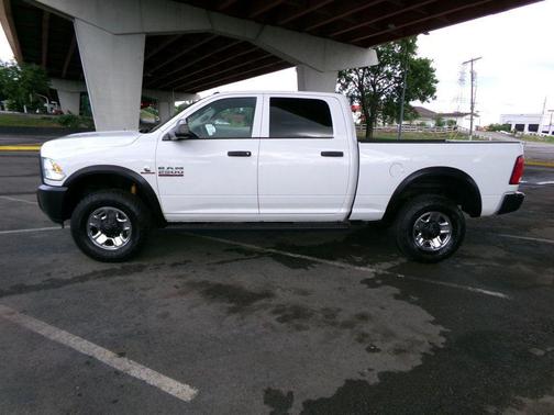 Bright White Clearcoat 2017 RAM 2500 Tradesman Crew Cab 4x4 6'4' Box