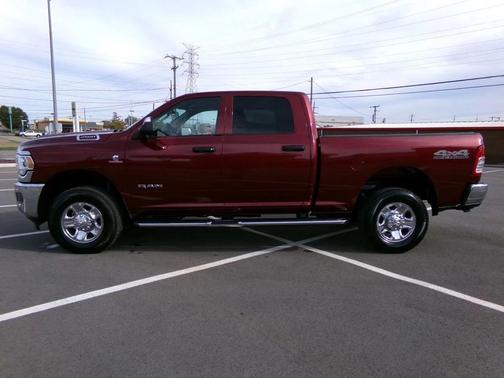 2020 RAM 2500 Tradesman Crew Cab 4X4 6'4' Box
