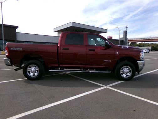 2020 RAM 2500 Tradesman Crew Cab 4X4 6'4' Box