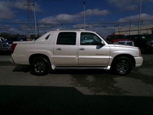 2005 Cadillac Escalade EXT Base