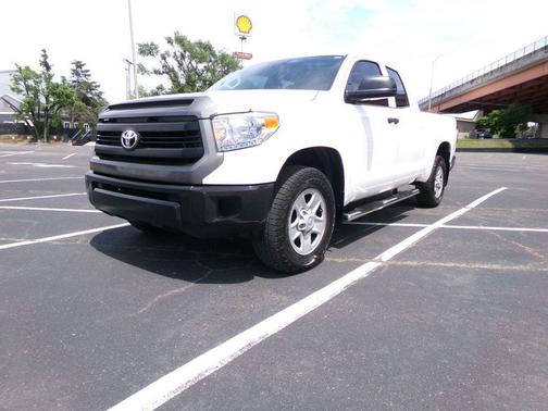 Super White 2016 Toyota Tundra SR
