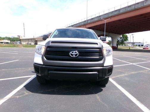 Super White 2016 Toyota Tundra SR