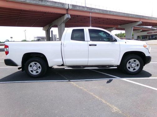 Super White 2016 Toyota Tundra SR