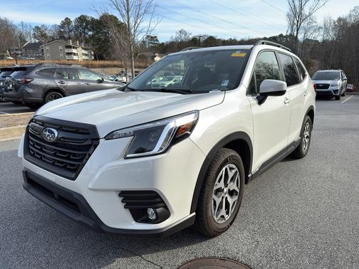 Crystal White Pearl 2024 Subaru Forester Premium SUV