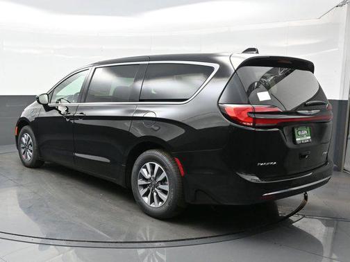 2025 Chrysler Pacifica Hybrid Select