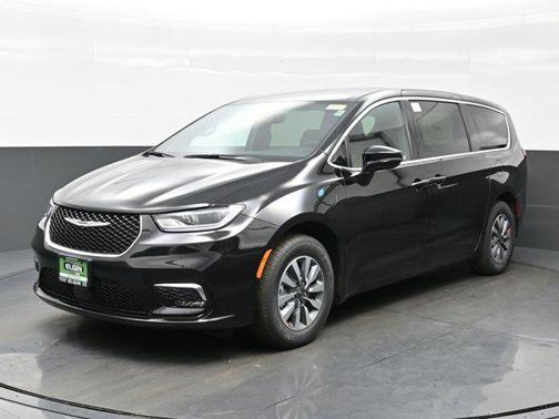 2025 Chrysler Pacifica Hybrid Select