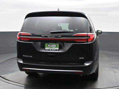 Diamond Black Crystal Pearlcoat 2027 Chrysler Pacifica L