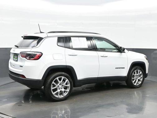 2023 Jeep Compass Latitude Lux