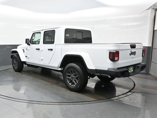 Bright White Clearcoat 2026 Jeep Gladiator Sport S