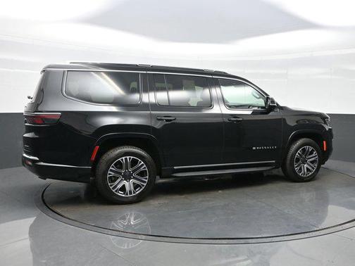 Diamond Black Crystal Pearlcoat 2024 Jeep Wagoneer Series II 4x4