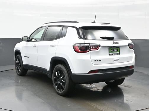 Bright White Clearcoat 2026 Jeep Compass Latitude