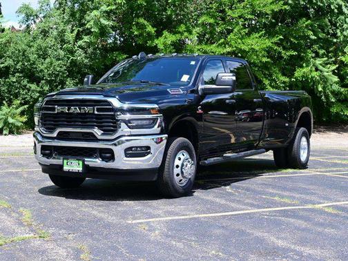 2025 RAM 3500 Tradesman Crew Cab 4x4 8' Box