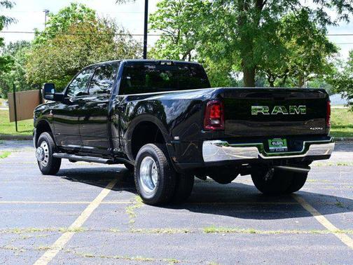 2025 RAM 3500 Tradesman Crew Cab 4x4 8' Box
