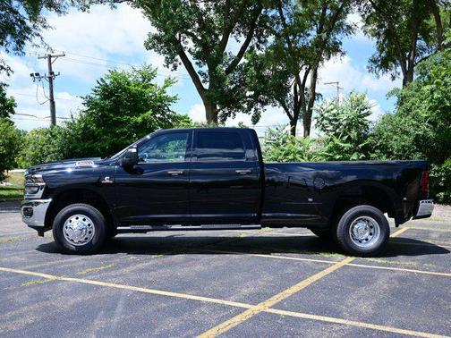 2025 RAM 3500 Tradesman Crew Cab 4x4 8' Box