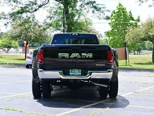 2025 RAM 3500 Tradesman Crew Cab 4x4 8' Box