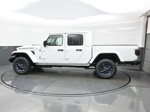 Bright White Clearcoat 2026 Jeep Gladiator 85th Anniversary Edition