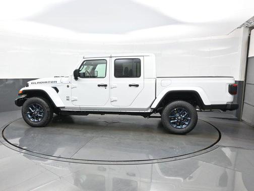 Bright White Clearcoat 2026 Jeep Gladiator 85th Anniversary Edition