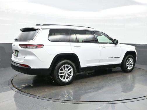 Bright White Clearcoat 2022 Jeep Grand Cherokee L Laredo
