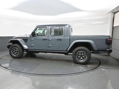 Anvil Clearcoat 2026 Jeep Gladiator Shadow Ops 4x4