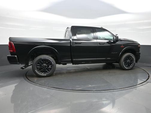 Diamond Black Crystal Pearlcoat 2026 RAM 2500 Limited Crew Cab 4x4 6'4' Box