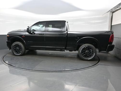 Diamond Black Crystal Pearlcoat 2026 RAM 2500 Limited Crew Cab 4x4 6'4' Box
