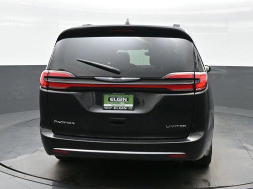 Brilliant Black Crystal Pearlcoat 2022 Chrysler Pacifica Limited