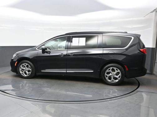 Brilliant Black Crystal Pearlcoat 2022 Chrysler Pacifica Limited