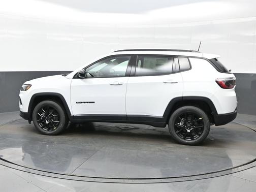 Bright White Clearcoat 2026 Jeep Compass Latitude