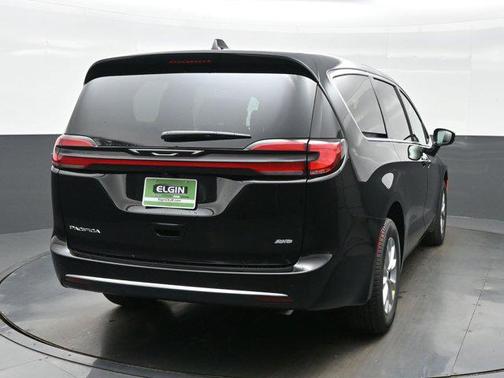 Diamond Black Crystal Pearlcoat 2027 Chrysler Pacifica L