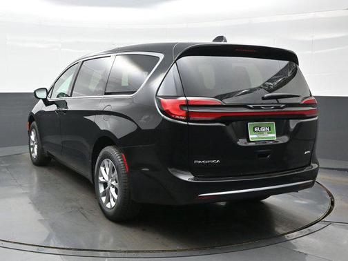 Diamond Black Crystal Pearlcoat 2027 Chrysler Pacifica L